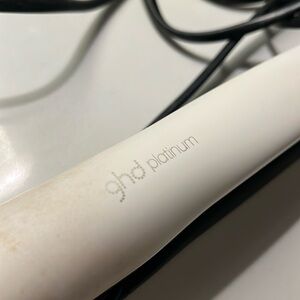 GHD PLATINUM+ STYLER - 1" FLAT IRON IN WHITE